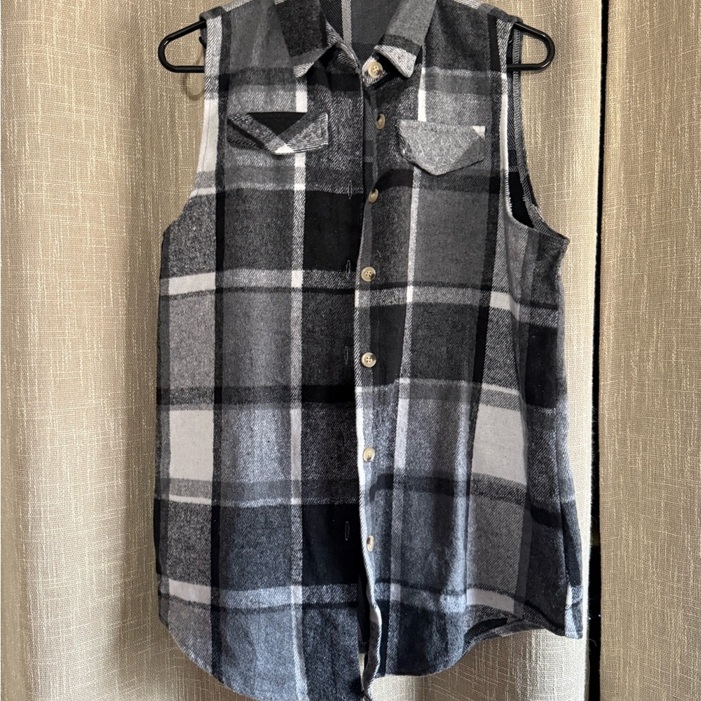 Plaid Button Down Sleeveless Shirt - Black and Gray
